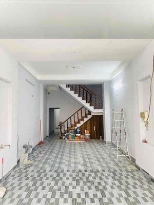 Nhà gần chợ minh phát ( sân xe hơi ) trệt lầu 4pn 3wc