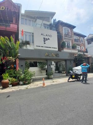!biệt thự siêu đẹp dt 8x20m , trệt 2 lầu đường hoa mai q phú nhuận
