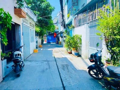 Nhà 3 Tầng Cách hẻm Xe Hơi Tránh 80m - Bùi Văn Ba _Không QH _ 3.xx tỷ