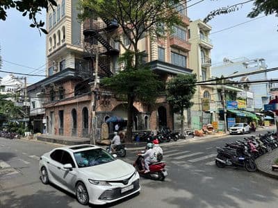 Quá Ngộp !Bán Gấp góc 2 MT ĐS 7 ,Q.7 - DT 13,5x20 - 8 lầu - Giá 75 tỷ