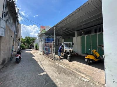 Bán đất tặng 2 nhà kho cấp 4 giá Rẻ gần chợ Tân Long - Dĩ An