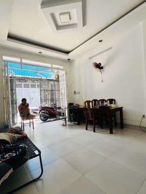 nhà Phan Huy Ích 50m2 chỉ nhỉnh 5 tỏi, khu sầm uất , 2Pn, tiện ích
