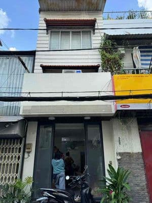 Nhà nguyên căn mặt tiền. ở và KD phù hợp. 2PN.3WC
