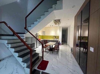 cho thuê nhà 3 tầng 5pn/6wc mặt tiền bế văn đàn