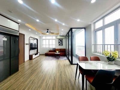 mặt đường Giải Phóng, hiện thất hiện đại - Gần Hồ