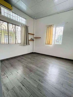 Cho thuê nhà nguyên căn cmt8, ngang 5,5m, dài 10m, 3 phòng ngủ