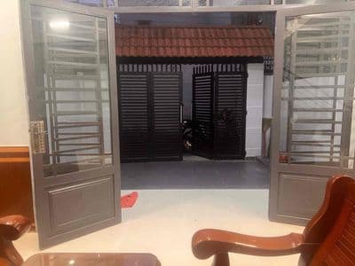 Cho thuê nhà nguyên căn 4pn linh tây- hẻm ba gác sân rộng giá 12.5tr