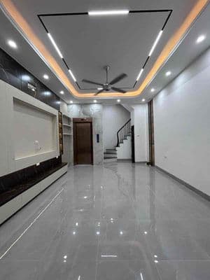 Phố Bạch Mai, Thang máy, ngõ nông thông thoáng, lô góc 39m*5T. 7,5tỷ