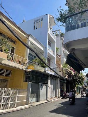 HXH Âu Cơ – Lạc Long Quân -4X26 – 103m² – 3 Tầng 5 PN - Giá Hơn 11 T