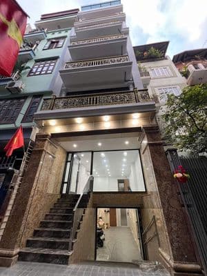 VỪA ĐẸP-GIÁ TỐT.Cho thuê nhà Tô Hiến Thành,Quận 10.Ngang 5m,thang máy.