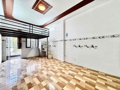 Duplex ban công tách bếp và vệ sinh rộng rãi thoáng mát gần aeon tp