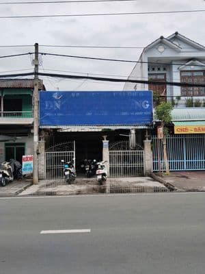 Bán nhà Mặt tiền đường Trần Hưng Đạo-300m2- ngang 7m , Long Xuyên, 8,x