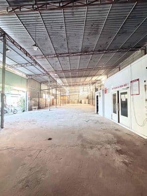 Cho thuê kho 450m 12x37m 20tr- có văn phòng đường lớn xe tải vào kho
