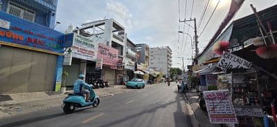 Mặt tiền tên lửa siêu kd -dt 105m2( 4x26,5m) - 4 tầng - chỉ 16 tỷ