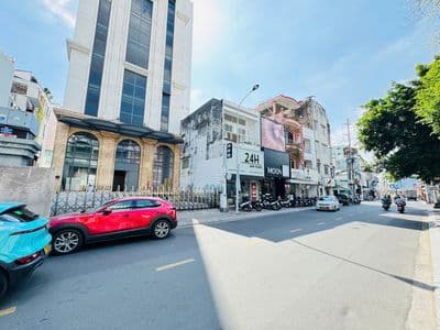 Mặt tiền 413 Huỳnh Văn Bánh, Phường 11, Quận Phú Nhuận