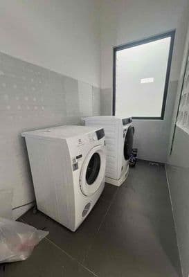 256 cho thuê nhà 3 tầng xây mới 96m² – 3pn 4wc, sân ô tô 20m²