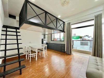 Duplex ban công rộng 40m2 ngay Hàng Xanh