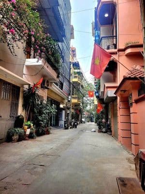 Cho thuê nhà Giải Phóng - Diện tích rộng - 5 ngủ - Ô tô đỗ cửa