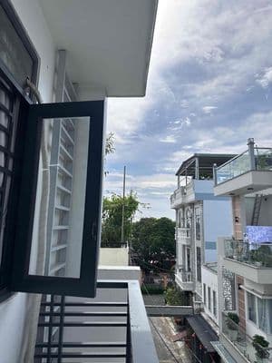 Cho thuê nhà nguyên căn 3 tầng, 3PN 3WC, hẻm xe hơi - Dọn vào ở ngay