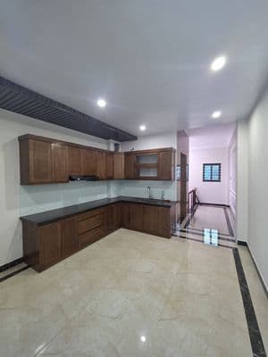 Cho thuê nhà mới 5 tầng vạn phúc - thang máy – ô tô vào nhà chỉ 16 tr