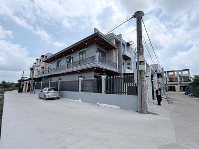căn góc 2mt ..cách dt 826 đinh đuc thiện vô 100m..ngay KCN Cầu Tràm