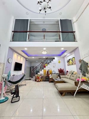 Nhà giáp chợ hoa Đầm Sen Quận 11 , 63m2 , hẻm xe hơi thông