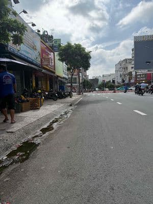 Mặt tiền Trần Hưng Đạo, P.7, Q.5, dt: 4 x 8m, 2 tầng, giá 14,5 triệu.