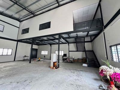 Nhà xưởng - Văn phòng 325m2 - Kinh Dương Vương giáp TÊN LỬA