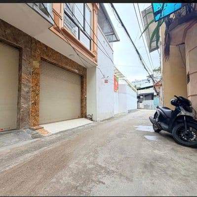 Phạm văn đồng - cổ nhuế - mặt ngõ thông, ô tô vào nhà - dt 42mx 15 tỷ