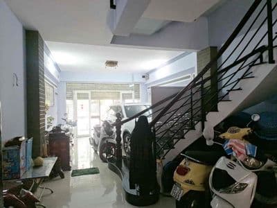 chị Cúc định cư Hoa Kỳ nhờ bán căn nhà 5x22m 4 tầng Mt 12m