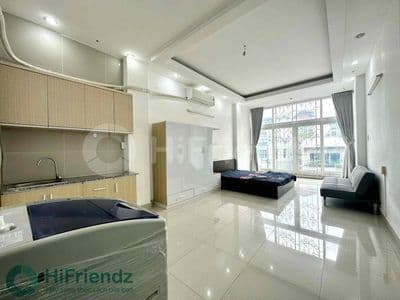 PHÒNG BAN CÔNG 45M2 mặt tiền Q5 gần UEH, SGU, ĐHSP - Thang máy