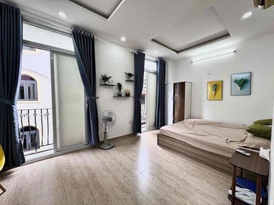 Căn Hộ 2 Ban Công - Ngay Trung Tâm Quận 1 - Full Nội Thất - An ninh
