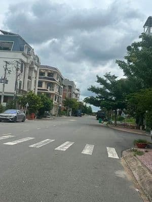 Nhà 4 tầng hiện đại, 72m², Trung tâm Đông Hòa, Thủ Đức
