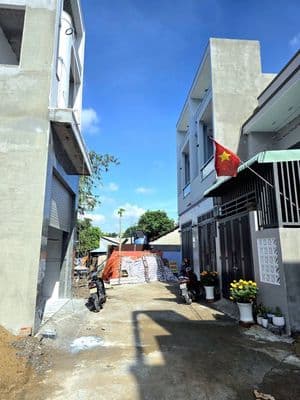 Bán nhà 1 trệt 1 lầu, 68.7m2, gần Ngã 4 Bình Trị