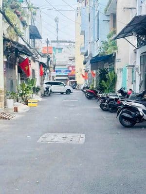 Hiếm - nhà 3 tầng hẻm xe hơi khu bàu cát - 5 tỷ xíu