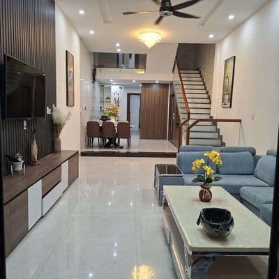 Cho thuê nhà 3 tầng mới đẹp: dương quảng hàm - 4 phòng - 4wc