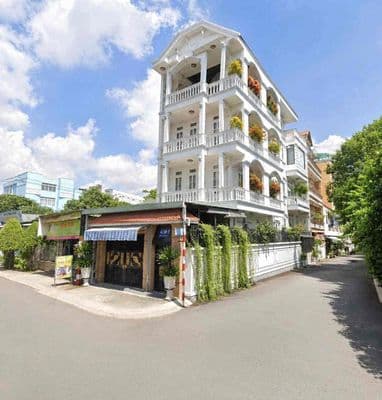 Chính chủ bán toà nhà 2 mt lô góc dqh