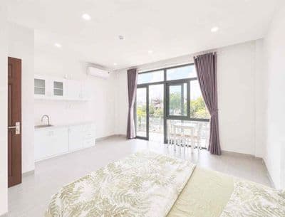 Cho thuê căn hộ studio ban công view sông cực rộng