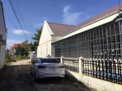 Cho thuê nhà Cây Thông Trong 2pn, máy lạnh, giường, bếp