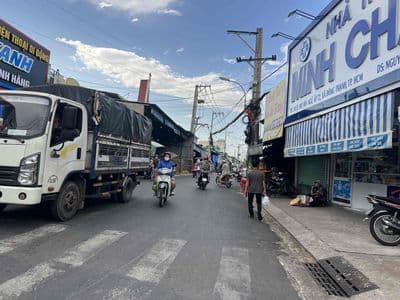 Cho thuê mặt tiền dương công khi 15-33m góc 2 mặt tiền ngã 3 giòng