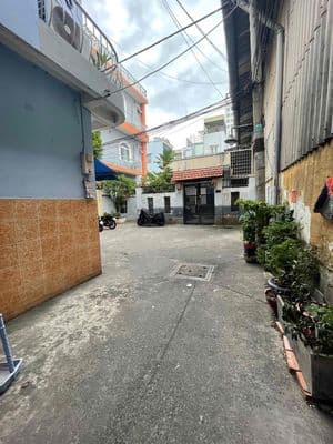bán nhà 2 tầng gần đưởng hẻm thông nguyễn tất thành