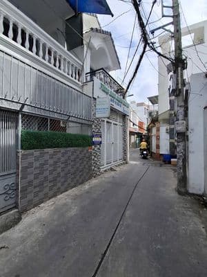 Cho thuê nhà p tân sơn nhì : 5 x 12 m hẻm xe . nhà 2 pn , 2 wc
