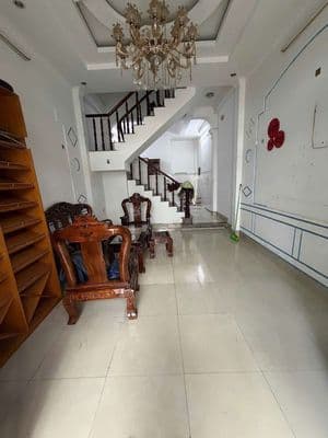 Cho thuê nhà nguyên căn giá rẻ đường trước nhà rộng 6m xe tải tận cửa