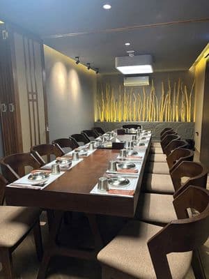 Cho thuê mt nguyễn trãi q1 dt 250m2 giá 99tr