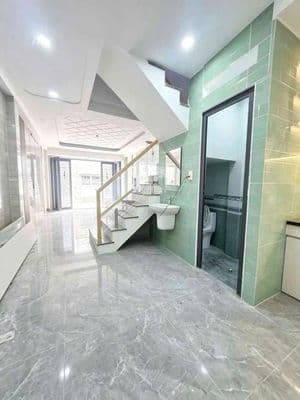 Bán nhà đường lac long quân,( 3,8 x 10,5m x 2 tầng) giá:nhỉnh 4 ty tl