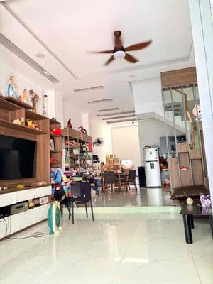Bán nhà hẻm thông ce hơi nguyễn hũu tiến . 5x13m 3 tầng btct