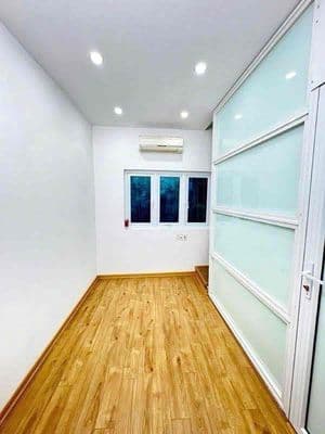 Hơn 3 tỷ có nhà sổ đỏ ngõ chợ KT- NT cơ bản-Ko QH-22m*5T;3N
