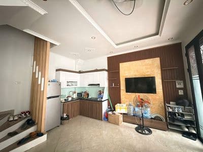 Cho thuê nhà nguyên căn - ngõ 219 định công thượng