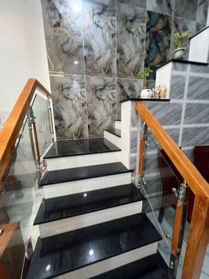 nhà lầu đường xe hơi gần khu dân cư đất mới