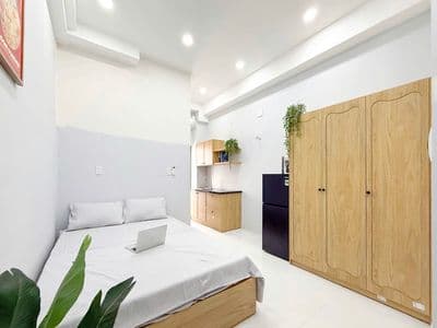 Studio ban công- thang máy ngay đh bách khoa- kinh tế